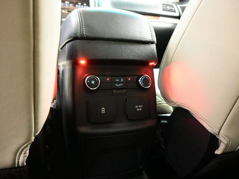 Used 2016 Ford Explorer Platinum AWD/4WD image 30