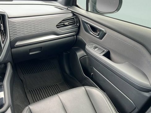 Used 2025 Subaru Forester Premium AWD/4WD image 13