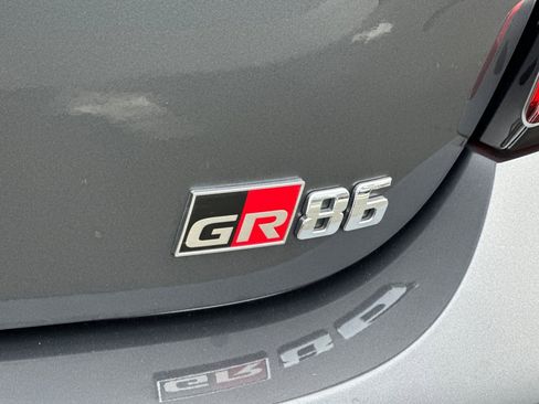 Used 2024 Toyota GR86 Premium image 12
