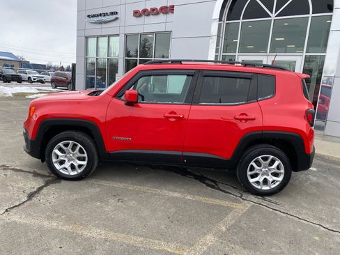 Used 2018 Jeep Renegade Latitude w/ Cold Weather Group image 2