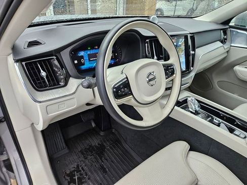 Certified 2023 Volvo XC60 B5 Ultimate w/ Protection Package Premier image 19
