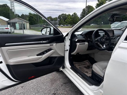 Used 2021 Nissan Altima 2.5 Platinum AWD/4WD image 11