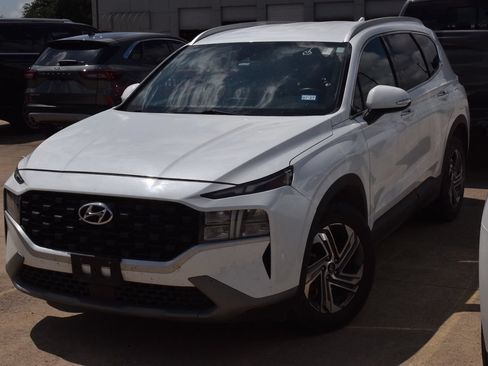 Used 2023 Hyundai Santa Fe SEL FWD image 2