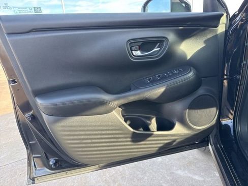 Used 2025 Honda HR-V LX image 27