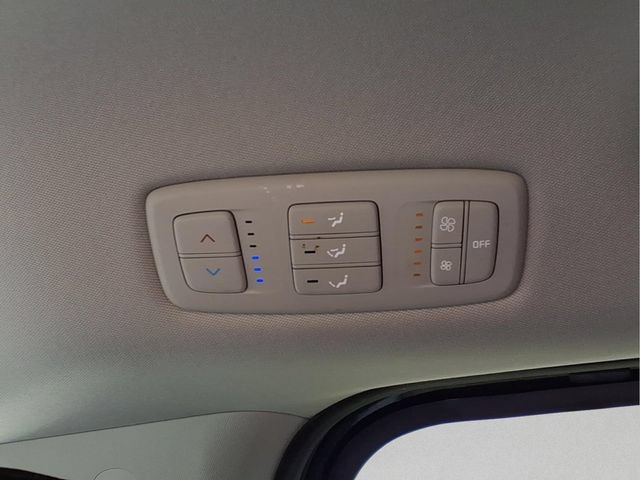Used 2024 Kia Carnival LX FWD image 22