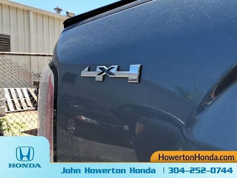Used 2018 GMC Canyon SLT w/ Driver Alert Package AWD/4WD image 10