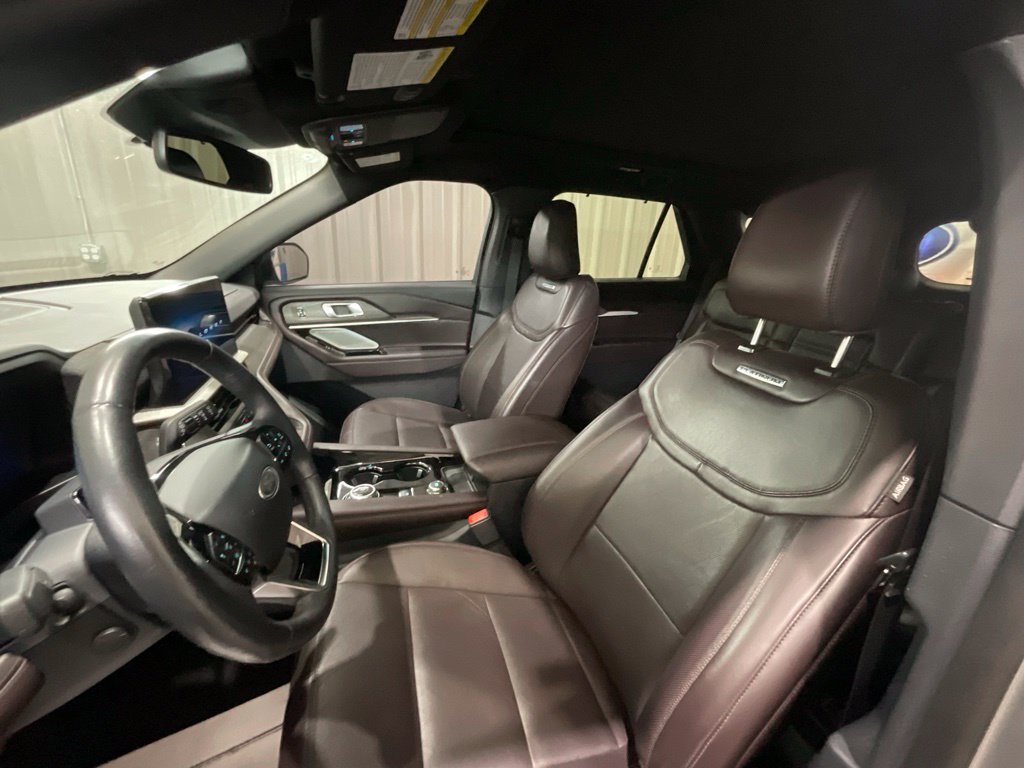 Used 2025 Ford Explorer Platinum AWD/4WD image 9