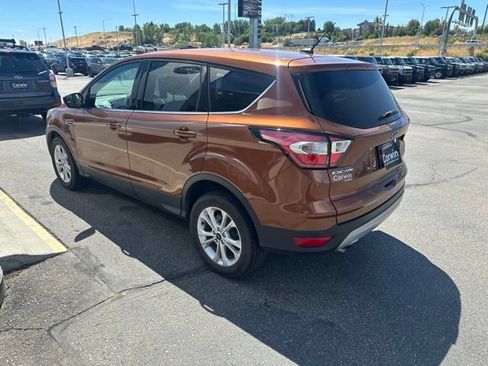 Used 2017 Ford Escape SE AWD/4WD image 5