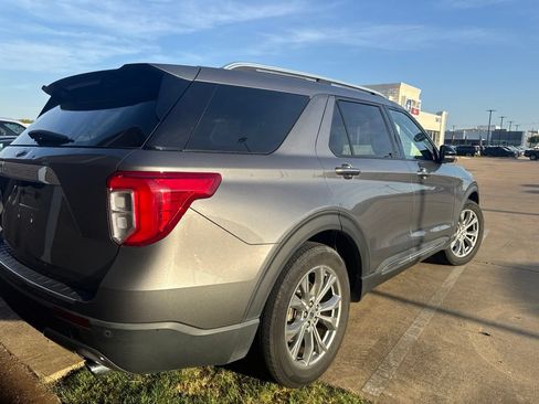Used 2022 Ford Explorer Limited w/ Equipment Group 301A RWD image 4