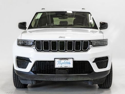 Used 2024 Jeep Grand Cherokee Laredo image 5