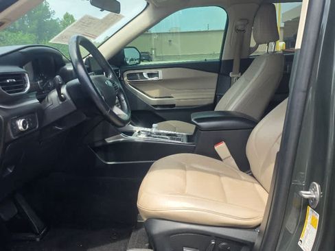 Used 2021 Ford Explorer XLT w/ Equipment Group 202A RWD image 2