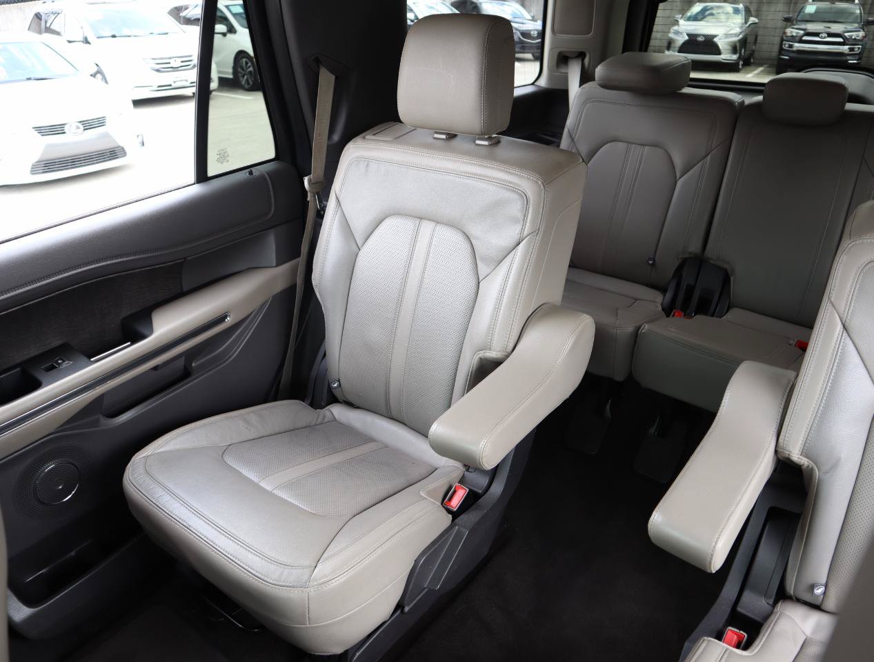 Used 2018 Ford Expedition Limited w/ Equipment Group 301A RWD image 23