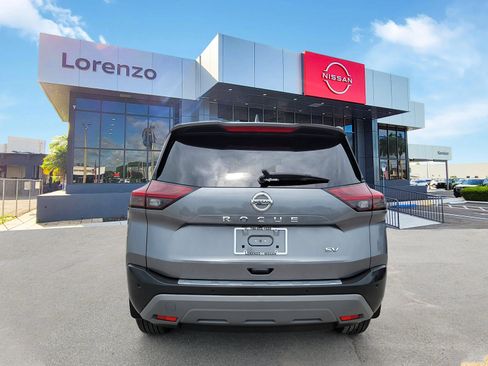 Used 2021 Nissan Rogue SV w/ Premium Package FWD image 6