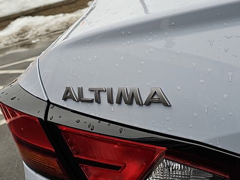 Used 2025 Nissan Altima 2.5 SR image 30