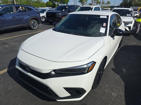 Used 2023 Honda Civic Sport image 2