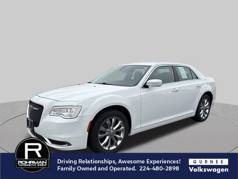 Used 2018 Chrysler 300 Touring AWD/4WD image 4