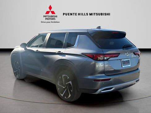 Used 2023 Mitsubishi Outlander ES image 7