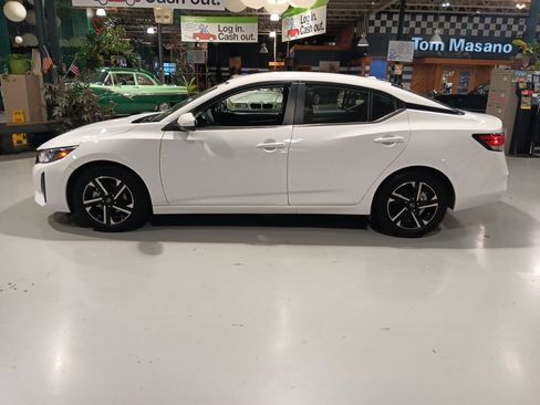 Used 2025 Nissan Sentra SV FWD image 12