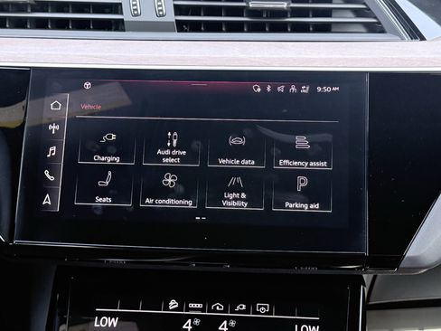 Used 2024 Audi Q8 e-tron Premium Plus w/ Premium Plus Package AWD/4WD image 40