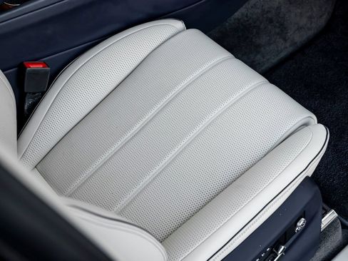 Used 2023 Bentley Bentayga AWD/4WD image 32