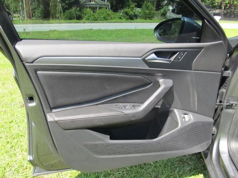 Used 2022 Volkswagen Jetta SE image 27