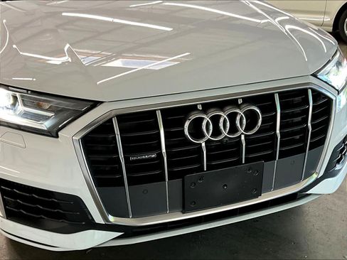 Used 2022 Audi Q7 3.0T Premium w/ Convenience Package AWD/4WD image 28