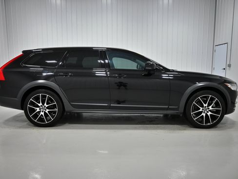 Used 2018 Volvo V90 T6 Cross Country w/ Convenience Package AWD/4WD image 37