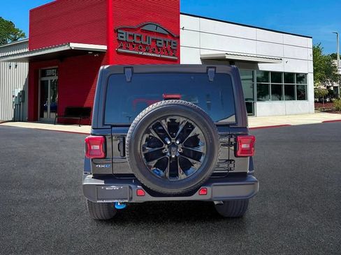 Used 2023 Jeep Wrangler Unlimited Sahara w/ Cold Weather Group AWD/4WD image 4