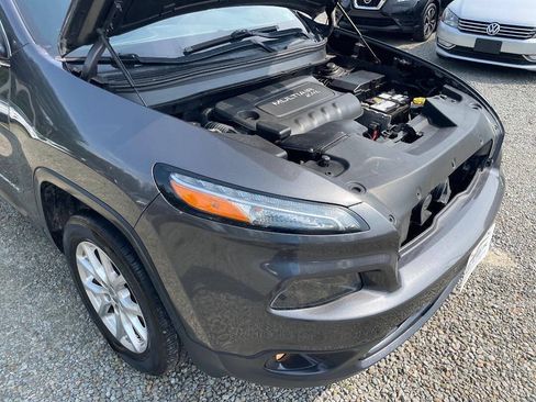 Used 2015 Jeep Cherokee Latitude FWD image 25