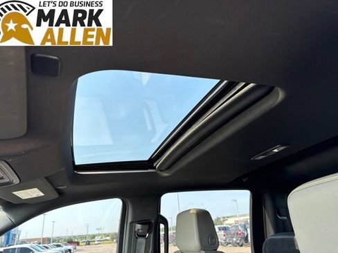 Used 2025 Chevrolet Silverado 2500 ZR2 w/ Technology Package AWD/4WD image 7