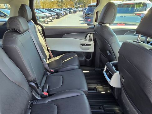Used 2024 Kia Carnival LX FWD image 14