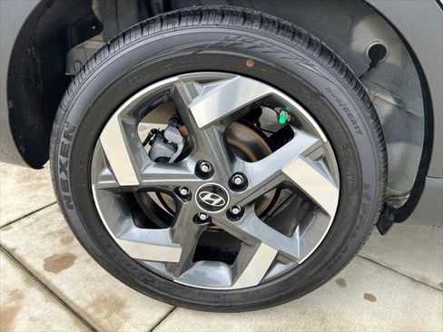Used 2026 Hyundai Venue SEL FWD image 8
