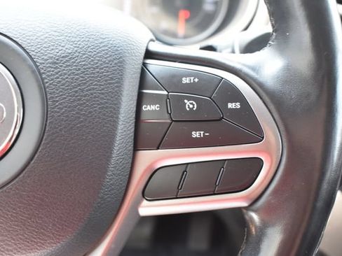 Used 2020 Jeep Cherokee Latitude Plus w/ Cold Weather Group AWD/4WD image 22