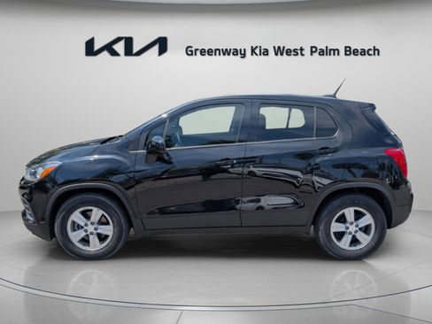 Used 2022 Chevrolet Trax LS w/ Tint and Cruise Package image 4