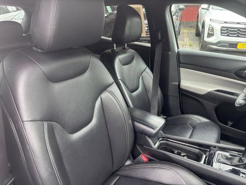 Used 2025 Jeep Compass Limited AWD/4WD image 31