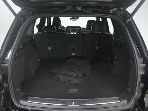 Used 2023 Jeep Grand Cherokee Overland w/ Advanced Protech Group III image 9