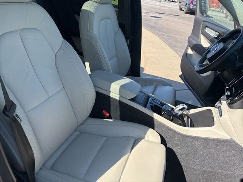Certified 2023 Volvo XC40 B5 Plus w/ Driver Assist Package image 37