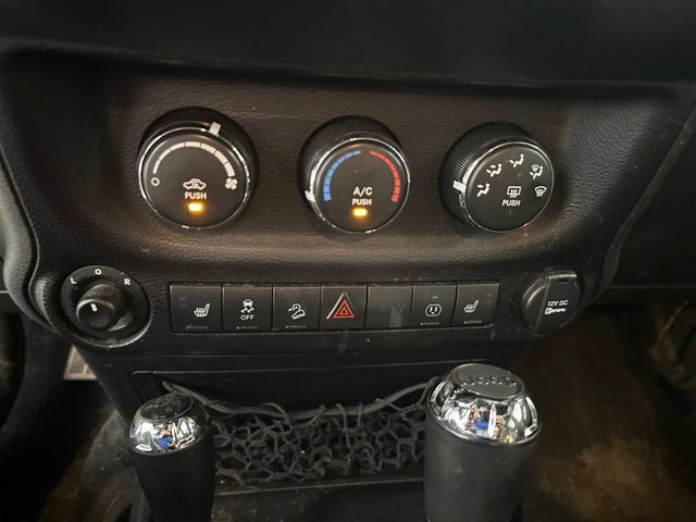 Used 2016 Jeep Wrangler Unlimited Sahara w/ Dual Top Group AWD/4WD image 26