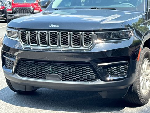 Used 2023 Jeep Grand Cherokee Laredo w/ Luxury Tech Group I AWD/4WD image 10