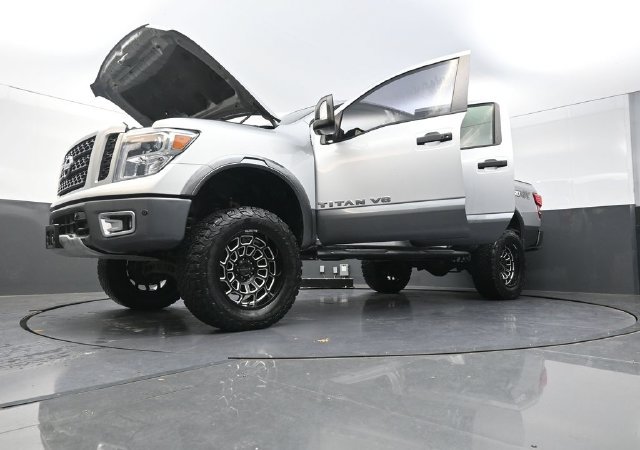 Used 2018 Nissan Titan PRO-4X w/ Pro-4x Convenience Package AWD/4WD image 41