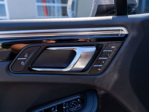 Used 2020 Porsche Macan AWD/4WD image 27