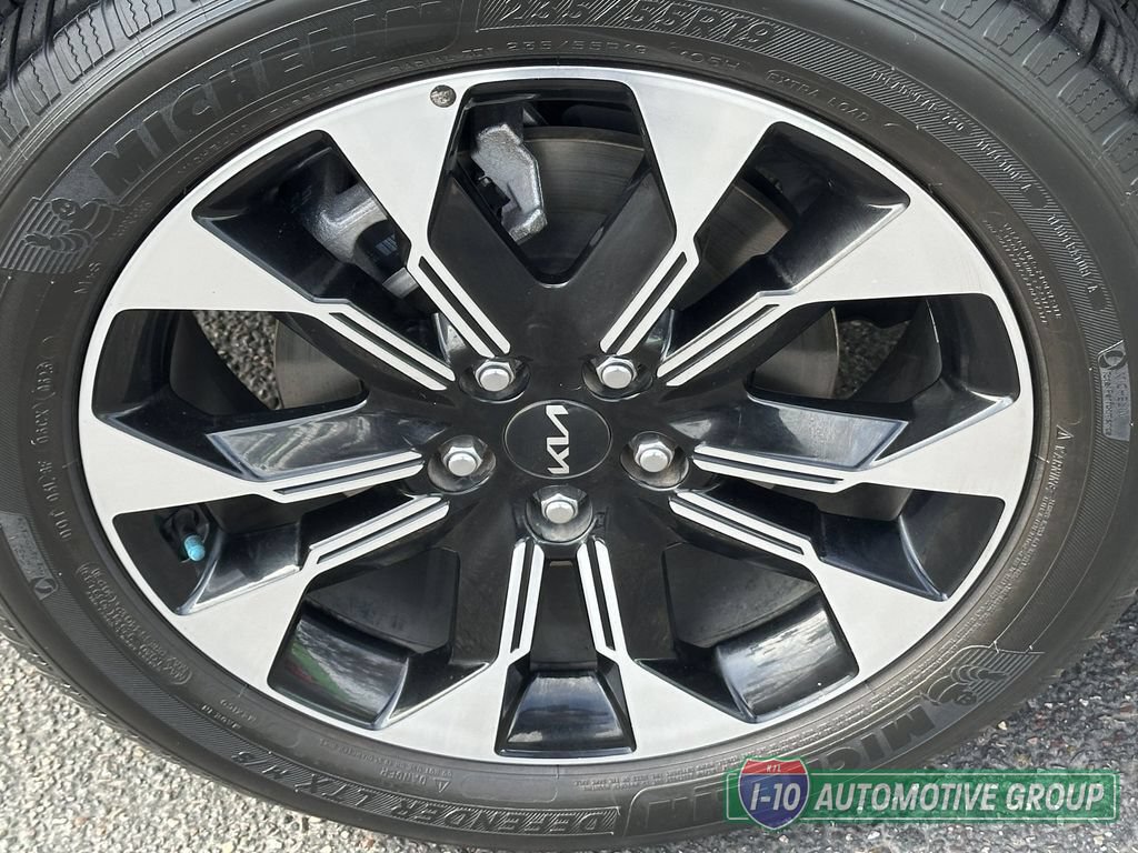 Used 2022 Kia Carnival EX FWD image 8