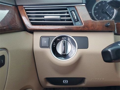 Used 2013 Mercedes-Benz E 350 4MATIC Sedan image 23