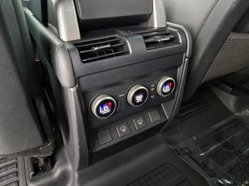 Used 2024 Land Rover Defender 130 X-Dynamic SE AWD/4WD image 13
