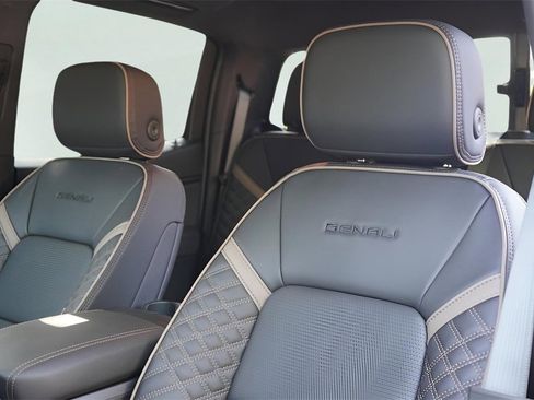 New 2026 GMC Canyon Denali image 10