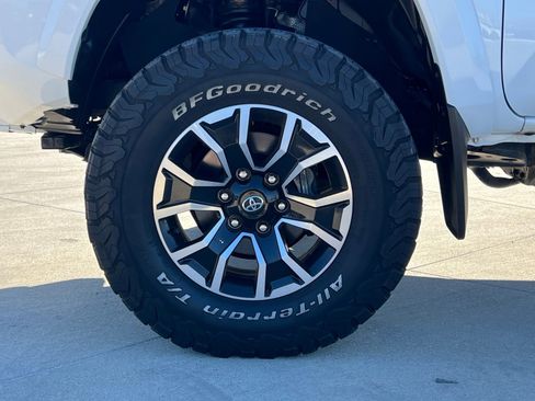 Used 2021 Toyota Tacoma TRD Sport w/ Technology Package image 8