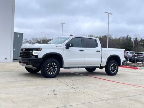 Used 2022 Chevrolet Silverado 1500 ZR2 AWD/4WD image 2
