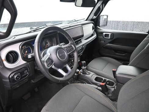 Used 2025 Jeep Wrangler Unlimited Sahara AWD/4WD image 20