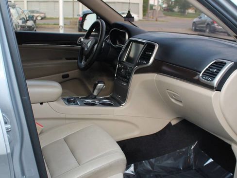 Used 2017 Jeep Grand Cherokee Limited AWD/4WD image 23