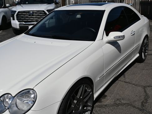 Used 2009 Mercedes-Benz CLK 550 Coupe image 10